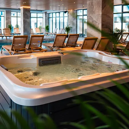 Japandi - Odyssey Pool & Apartamento Năvodari